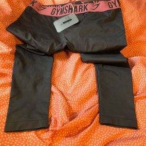 Gym shark leggings